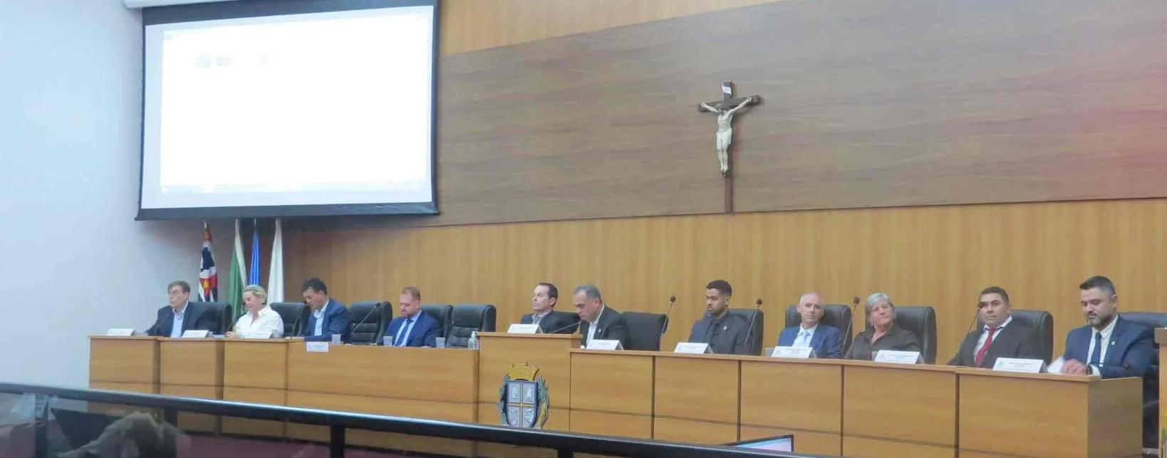 Câmara aprova Projetos de Lei do Executivo em sessão extraordinária
