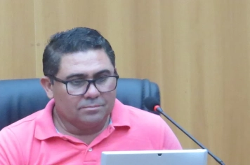 Nivaldo pede instalação de cobertura e assentos em ponto de ônibus usado por alunos da EMEF do Sem Terra