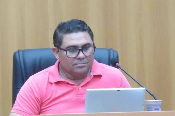 Nivaldo participa da 8a Sessão da Câmara deste ano e indica operação tapa-buracos em bairros do município