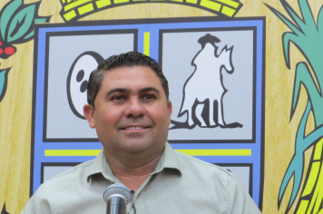 Nivaldo pede revitalização de sinalização de trânsito no bairro Jardim São Carlos