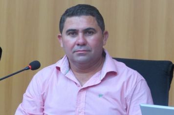 Vereador Nivaldo participa da 33a Sessão da Câmara e apresenta indicações