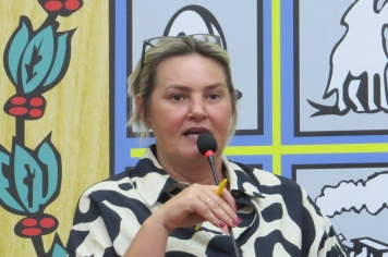 Na Tribuna, Ana Paula pede ações de conscientização e prevenção contra o FeminicÍdio no Município