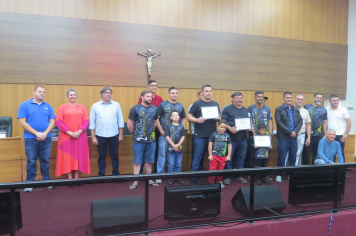 Câmara Municipal entrega Moção de Congratulações e Aplausos  aos organizadores do 2º Trilhão Rio das Pedras