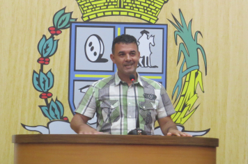 Rosildo participa da 29a Sessão da Câmara e indica melhorias em Escola Municipal