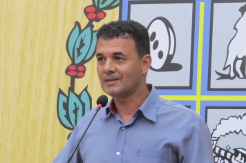 Rosildo solicita substituição da luminária no bairro Dr. Raul Coury que está deficiente há dois anos
