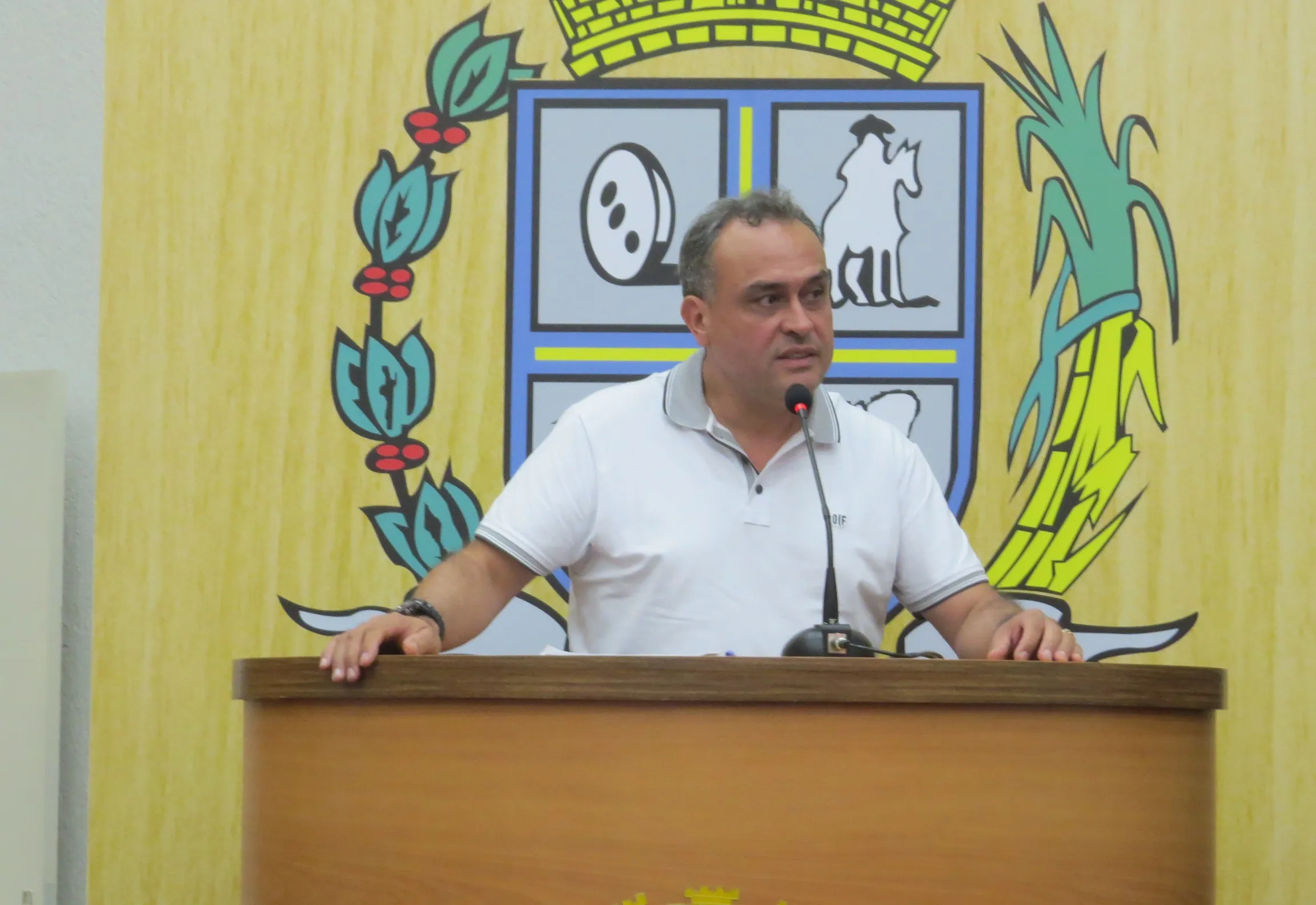 Pastor Emerson faz indicação para criação de Plano de Cargos, Carreiras e Remuneração dos servidores públicos municipais