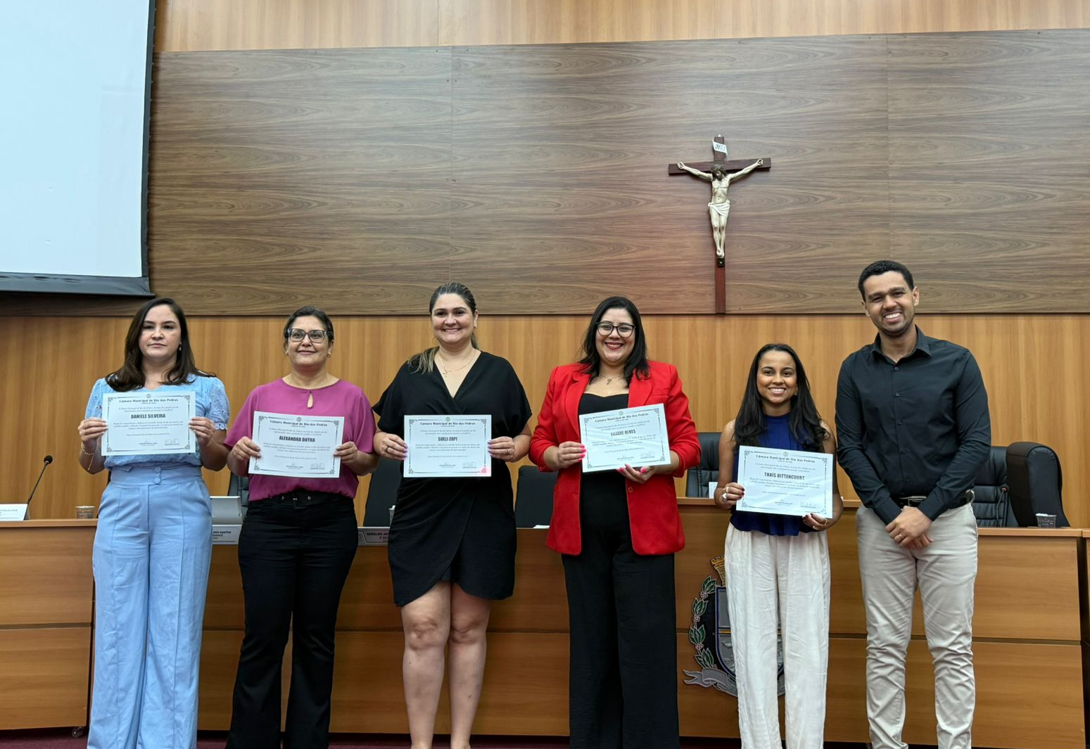 Moção de Congratulações e Aplausos ao Conselho Tutelar e suas funcionárias é entregue pela Câmara Municipal