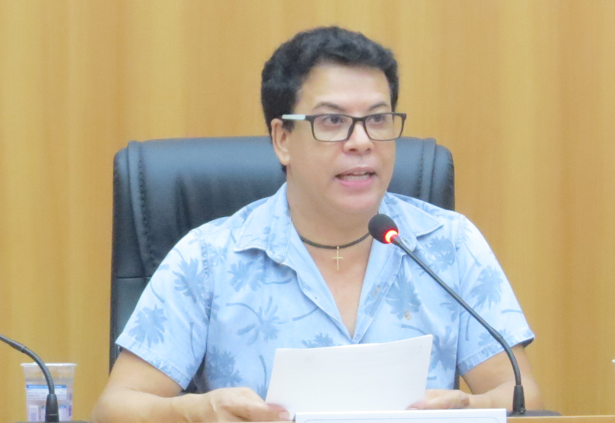 Professor Geraldo indica construção de pista de caminhada no entorno do campo de futebol do Estádio Municipal