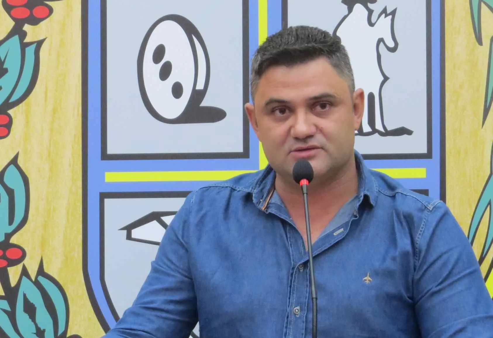 Jhony do Depósito pede manutenção na quadra poliesportiva  do Bairro Luiz Massud Coury