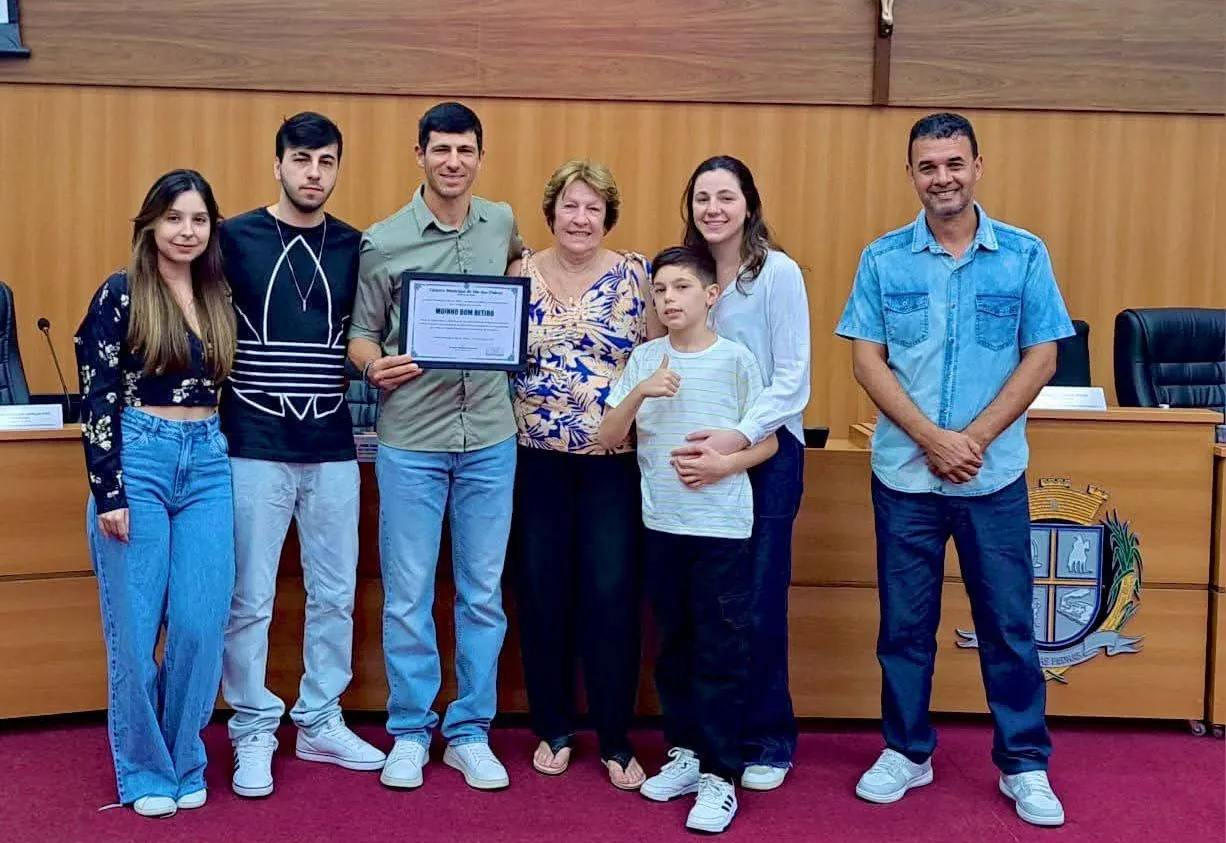 Rosildo entrega moção de congratulações e aplausos ao Moinho Bom Retiro