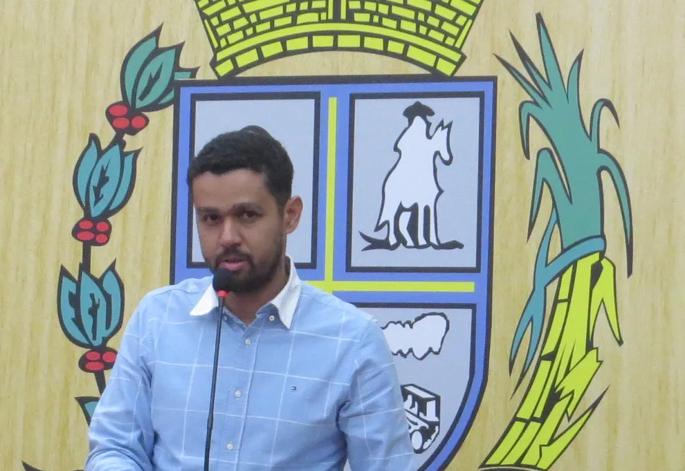 Só do Urso Branco indicou limpeza e capinação na área externa da Central de Cursos