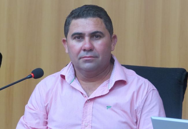 Vereador Nivaldo participa da 33a Sessão da Câmara e apresenta indicações