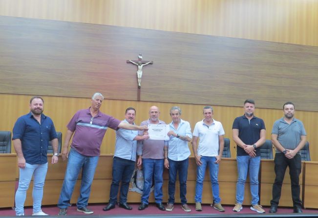 Câmara presta homenagem ao Clube da Carros Antigos de Rio das Pedras