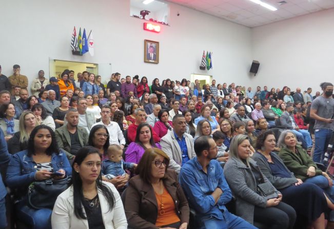 Solenidade de entrega dos Títulos de Cidadão Rio-pedrense aconteceu nesta quinta-feira na Câmara Municipal