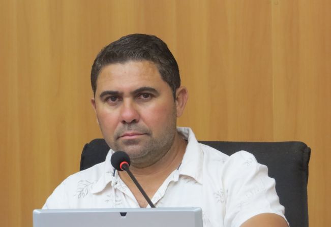 Vereador Nivaldo participa da 32a Sessão da Câmara  e apresenta duas indicações