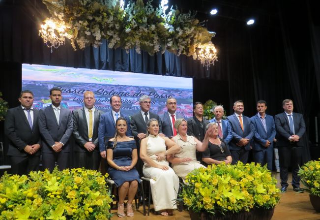 CÂMARA REALIZOU SESSÃO SOLENE DE POSSE 