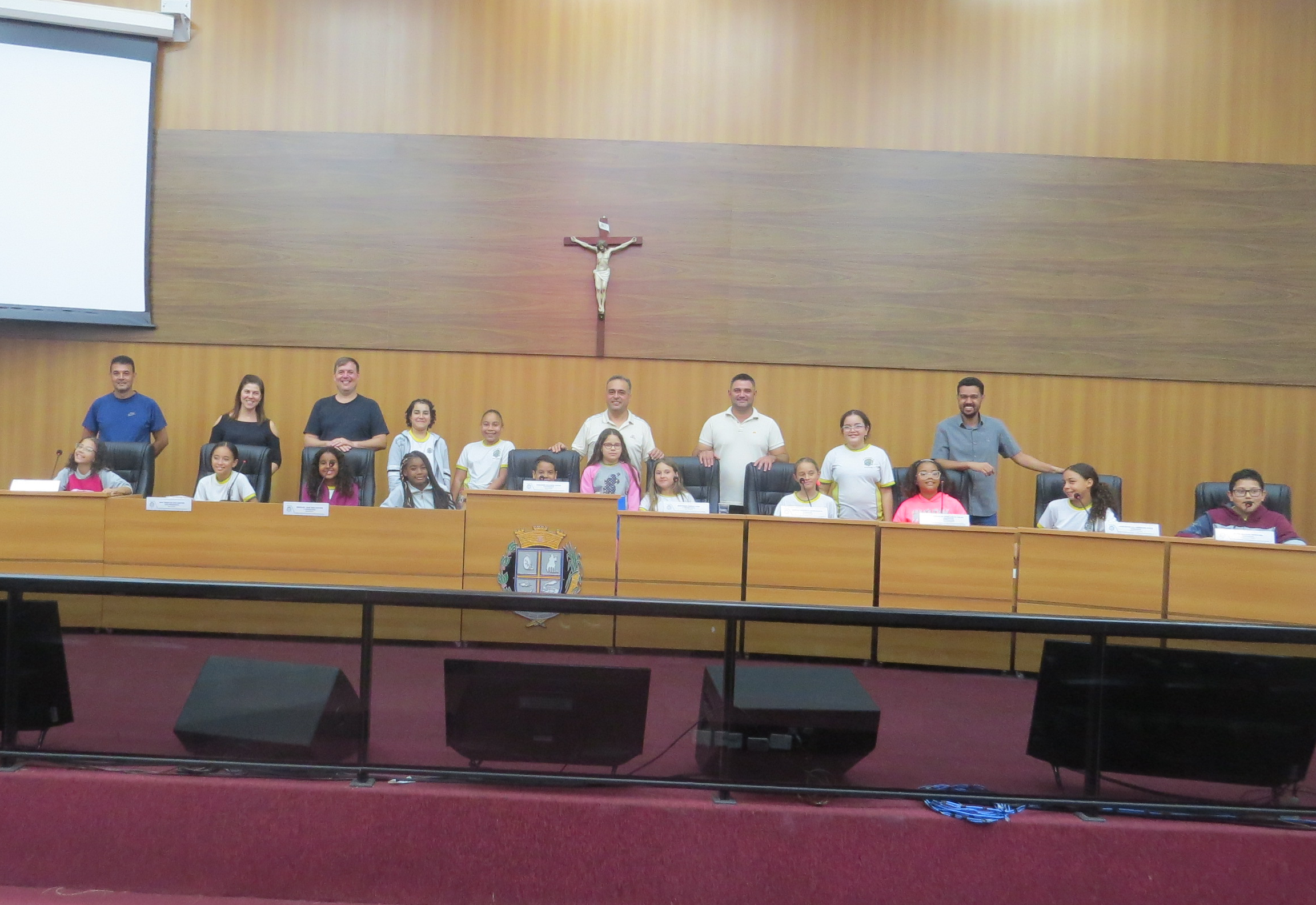 Estudantes da Escola Maria Aparecida Aguiar Degaspari visitam a Câmara Municipal