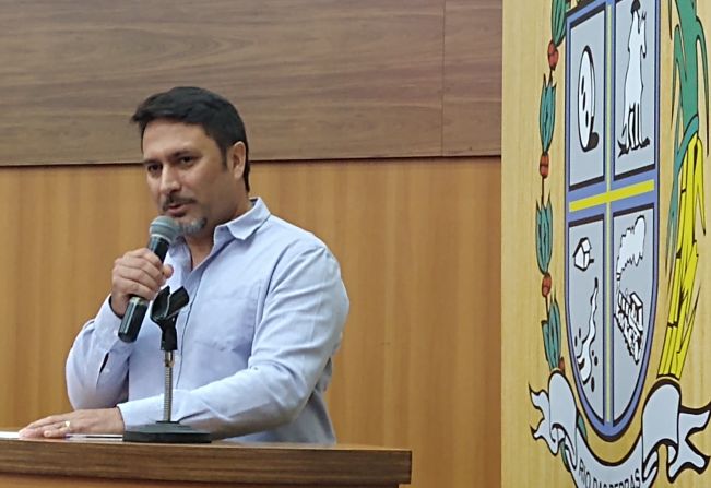 Nabuco entregou Moções de Congratulações e Aplausos na Câmara